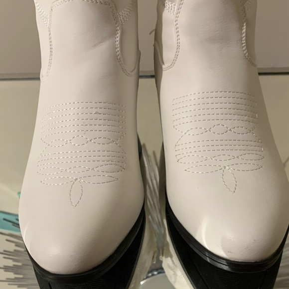 Dream Pairs White Ankle Boots - Picture 2 of 16